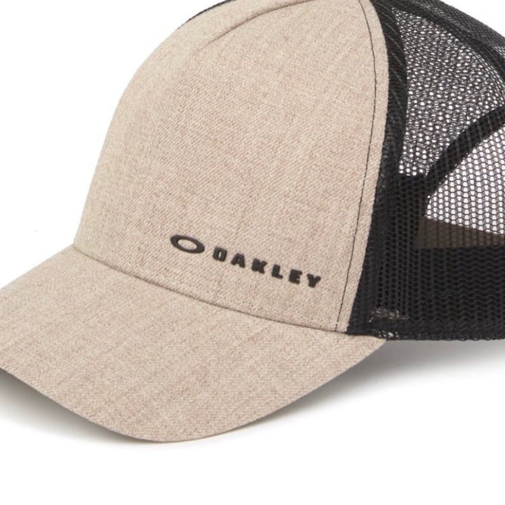 Oakley hat